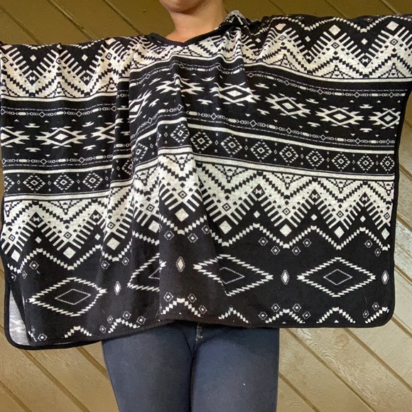 Kimono style poncho thing! Sz SM - Picture 4 of 6